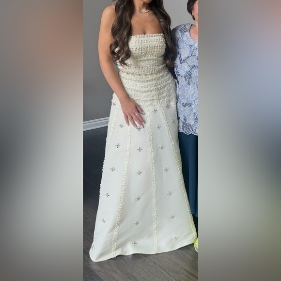 Cultmia Dresses & Skirts - Beautiful Yellow Gown